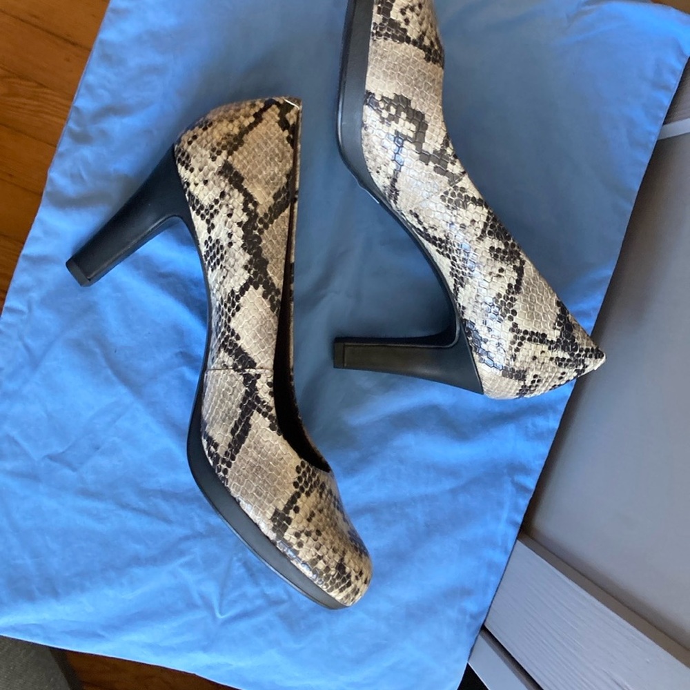 Clarks Snakeskin Patterned Heels in Black and Cream - Picture 5 of 12